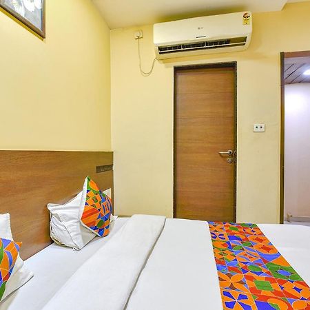 Fabhotel Rb Residency Szúrat Kültér fotó