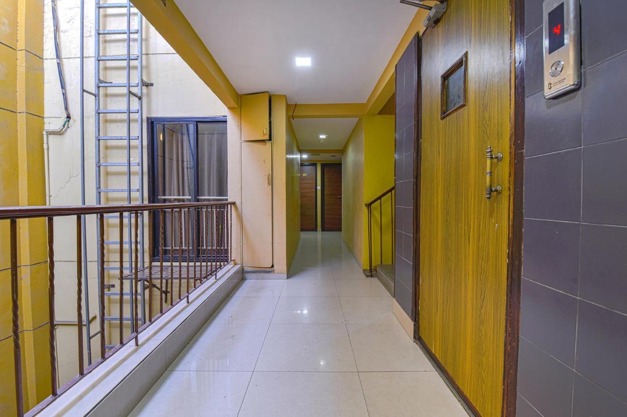 Fabhotel Rb Residency Szúrat Kültér fotó