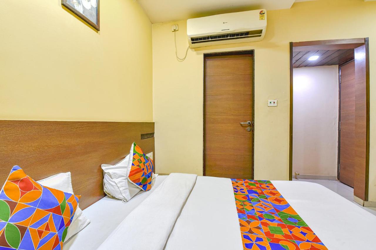 Fabhotel Rb Residency Szúrat Kültér fotó