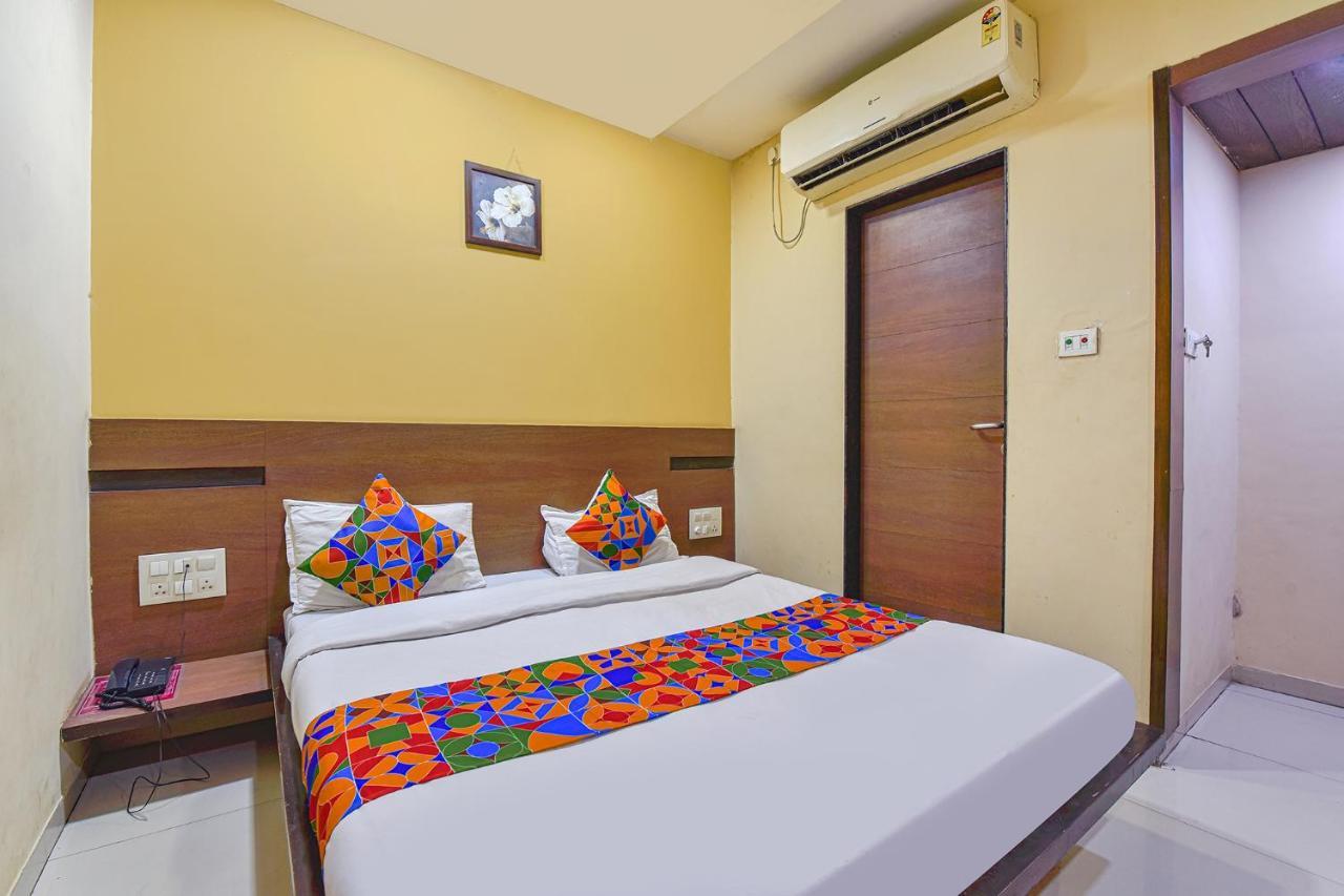 Fabhotel Rb Residency Szúrat Kültér fotó