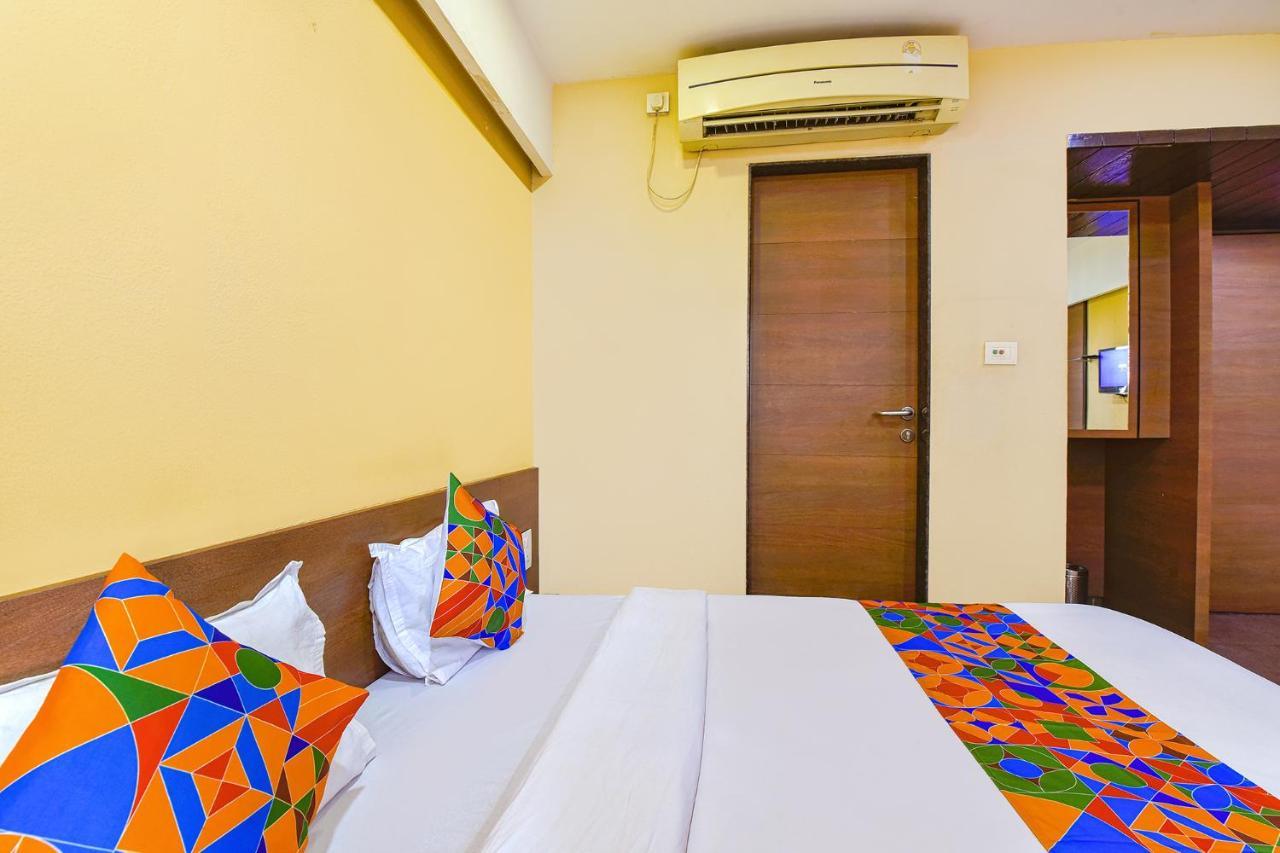 Fabhotel Rb Residency Szúrat Kültér fotó