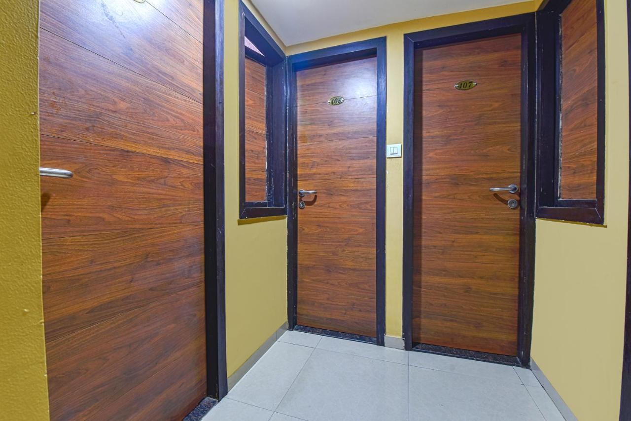 Fabhotel Rb Residency Szúrat Kültér fotó