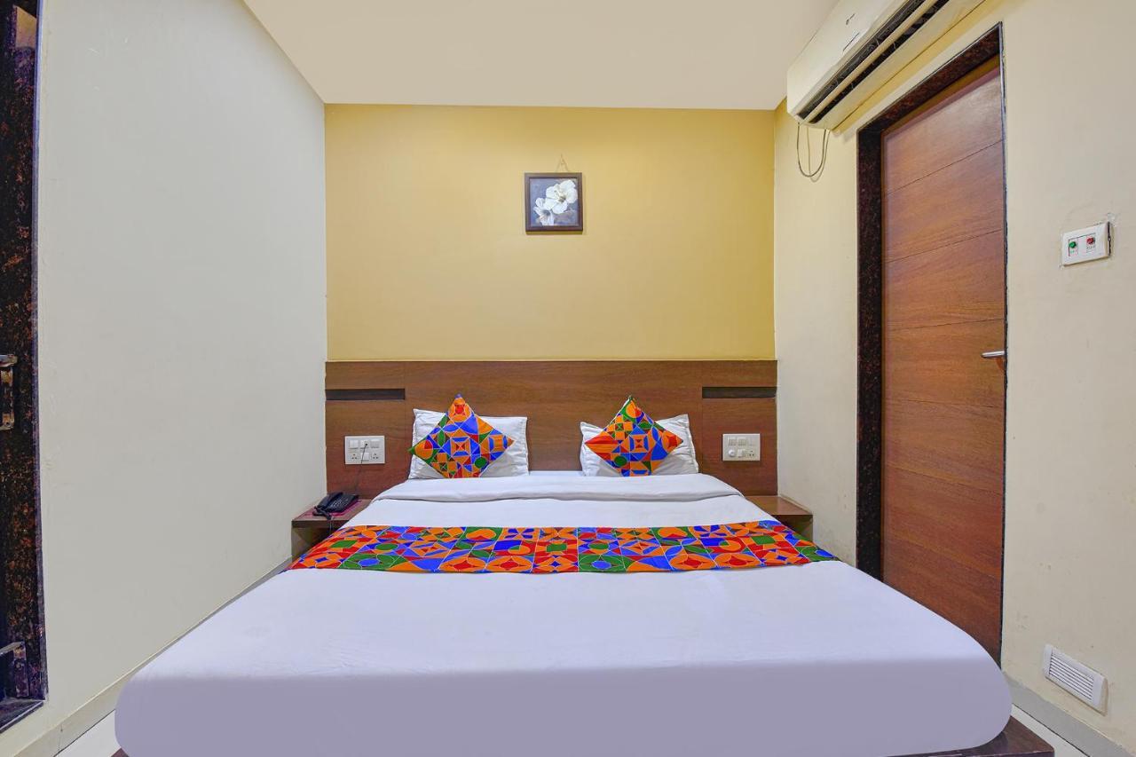 Fabhotel Rb Residency Szúrat Kültér fotó